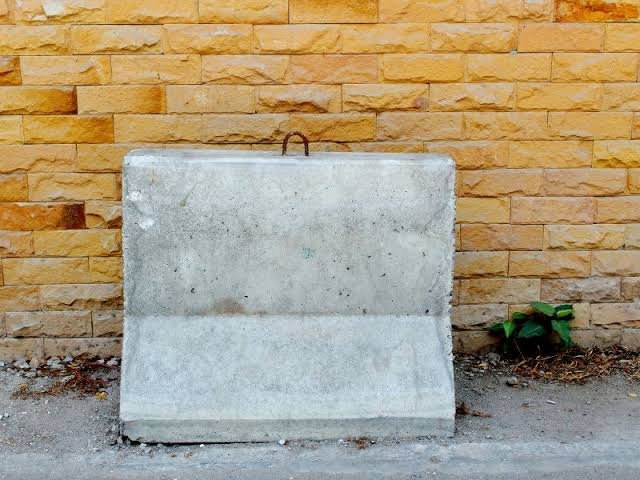 Used & Refurbished Concrete Barrier Supplier UAE